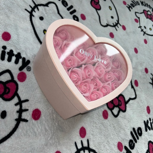 Pink Rose Heart Box - Picture 2 of 2